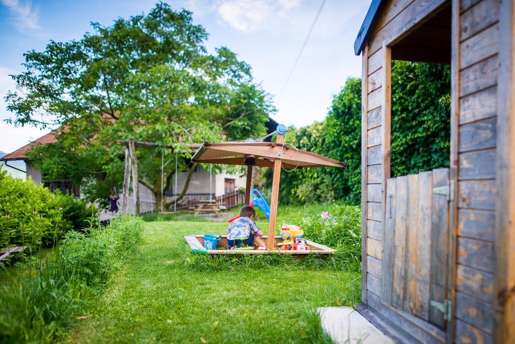 Villa Weingut Pardellerhof Marlengo Exterior foto
